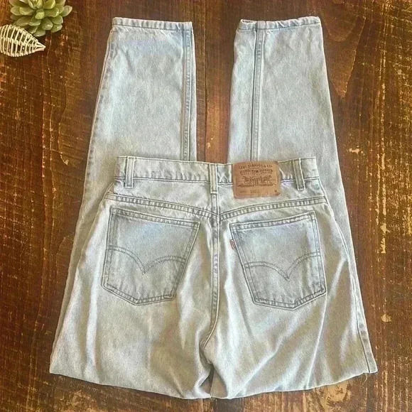 Levi’s 950 | 90’s Orange Tag Relaxed Fit, Tapered Leg Jeans - Picture 4 of 6